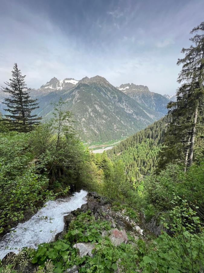 Hotel Weisses Rossli Göschenen Buitenkant foto