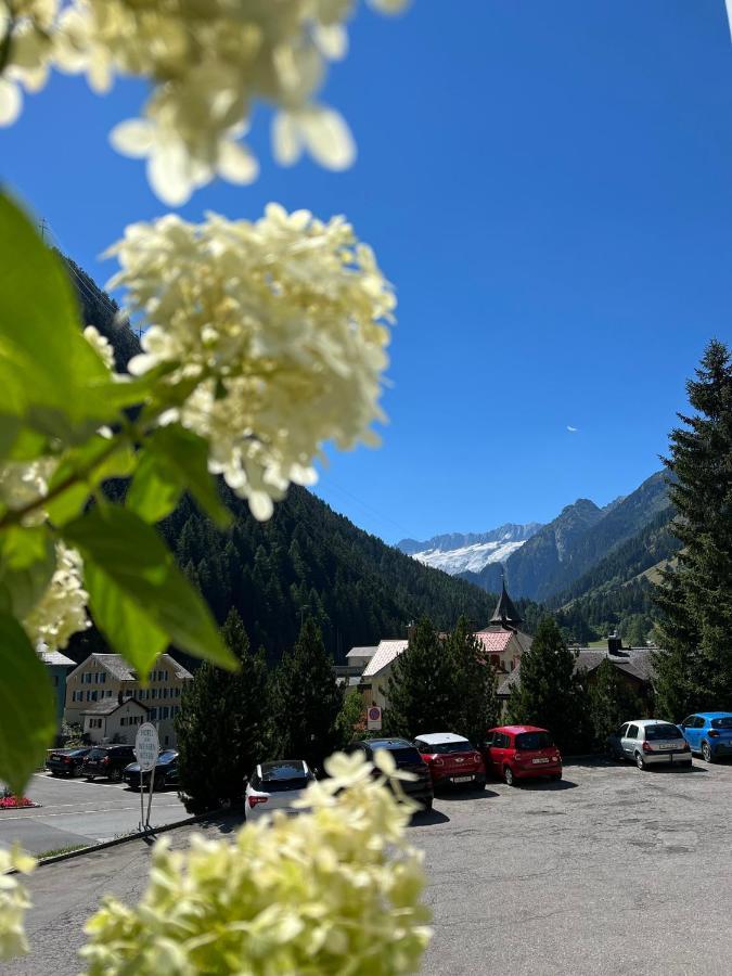 Hotel Weisses Rossli Göschenen Buitenkant foto